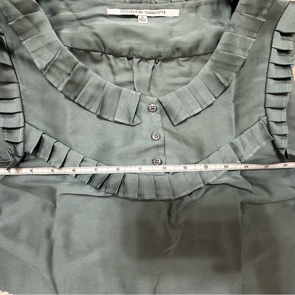 Collective Concepts Ruffle Trim Horse Print Top - Picture 5 of 6